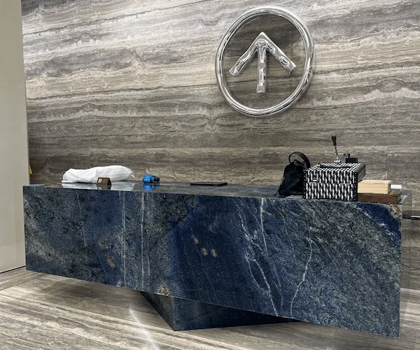 3D visualization of a blue quartzite reception counter with a stone display wall concept