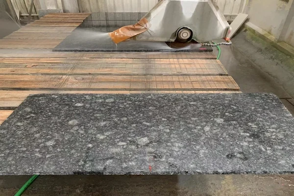 Butterfly Green Granite cutting and processing shown in a supplied workshop image