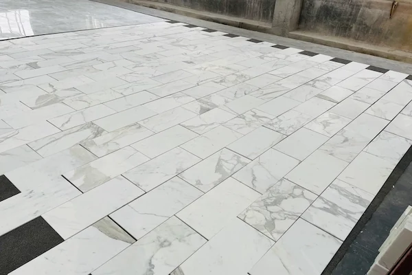 Calacatta White Marble Mosaic Tile white veined marble mosaic selection shown in a supplied shade and vein review image