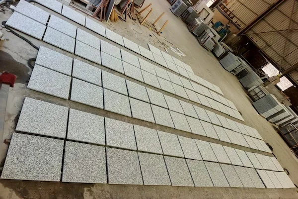 G623 Grey Granite tiles laid in parallel rows for inspection in a supplied factory image