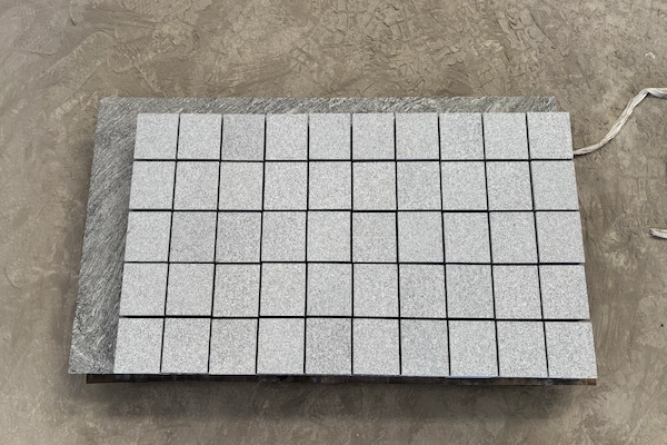 G633 Granite granite cube stone slab during calibration and sizing quality control