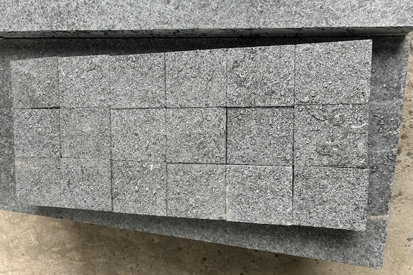 G684 Granite granite cube stone slab during calibration and sizing quality control